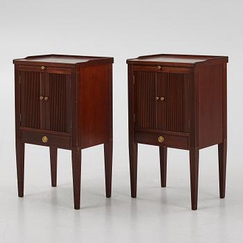 Sängbord, ett par, gustaviansk stil, 1900-talets andra hälft.