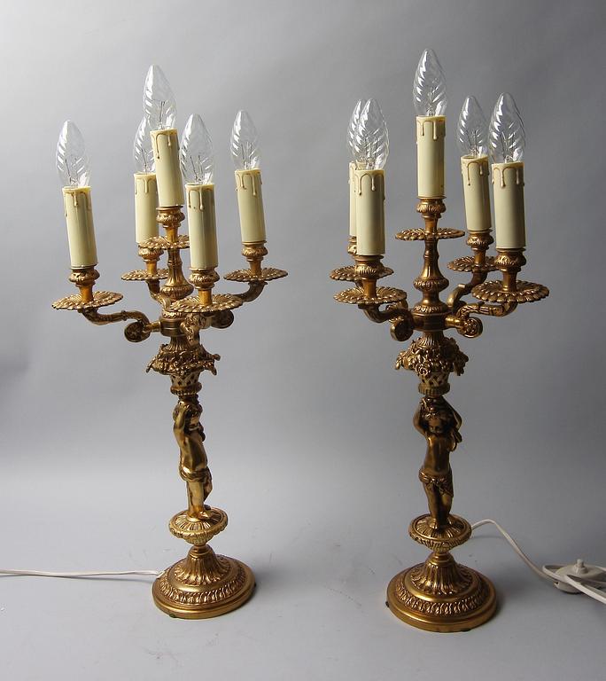 BORDSARMATURER, ett par, bl.a. mässing.