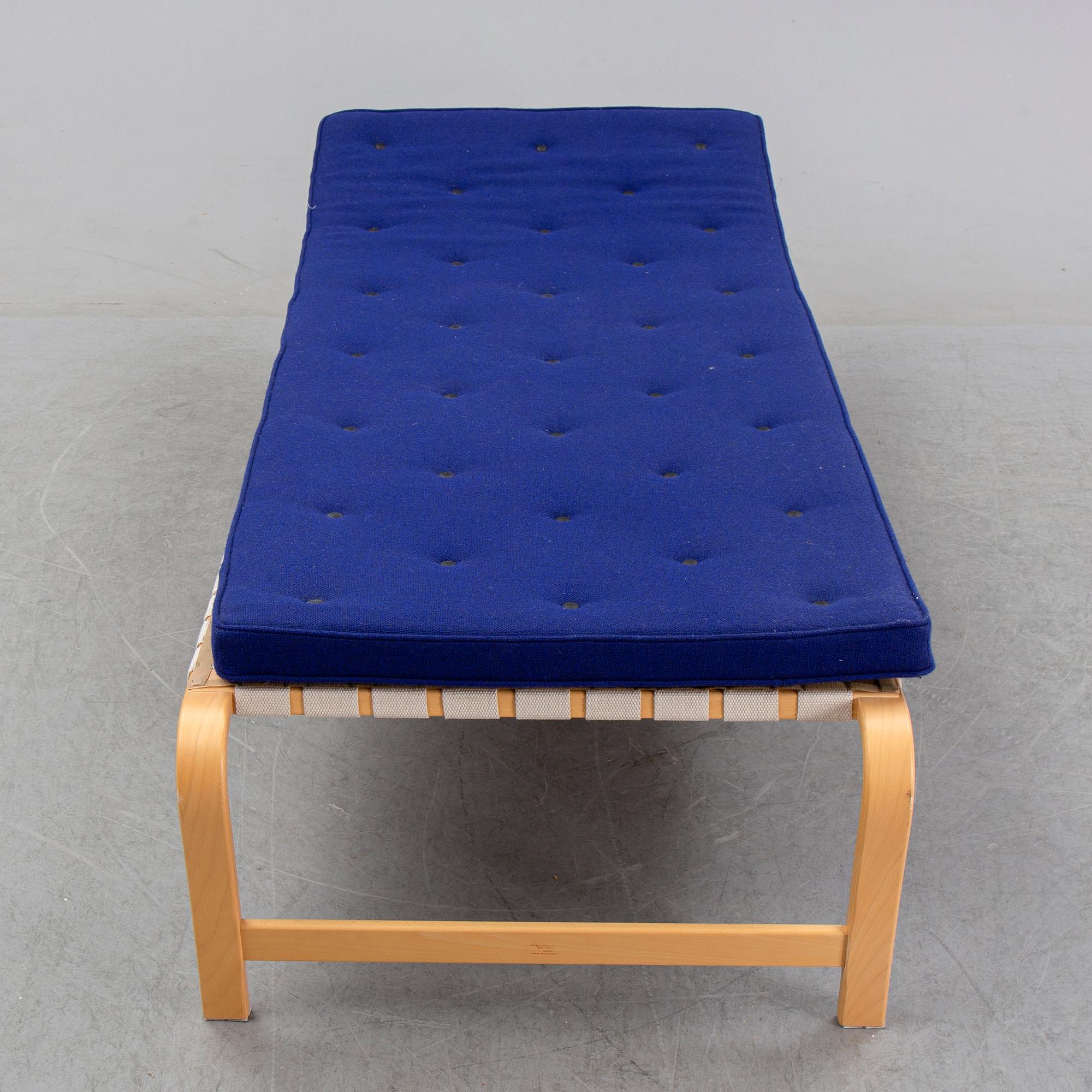 A 'Paris' daybed by Bruno Mathsson for Bruno Mathsson International 2011.