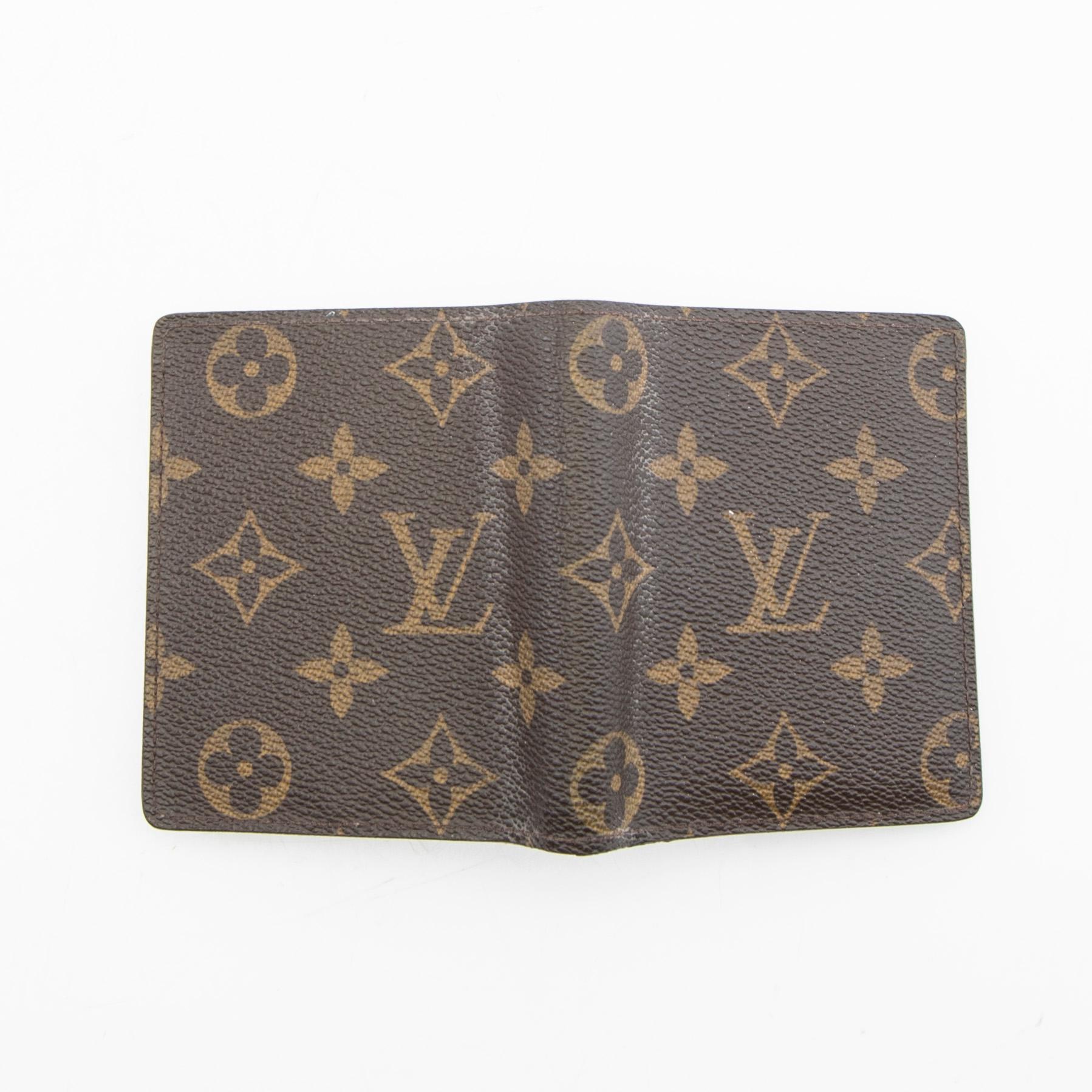 Louis Vuitton, wallet.