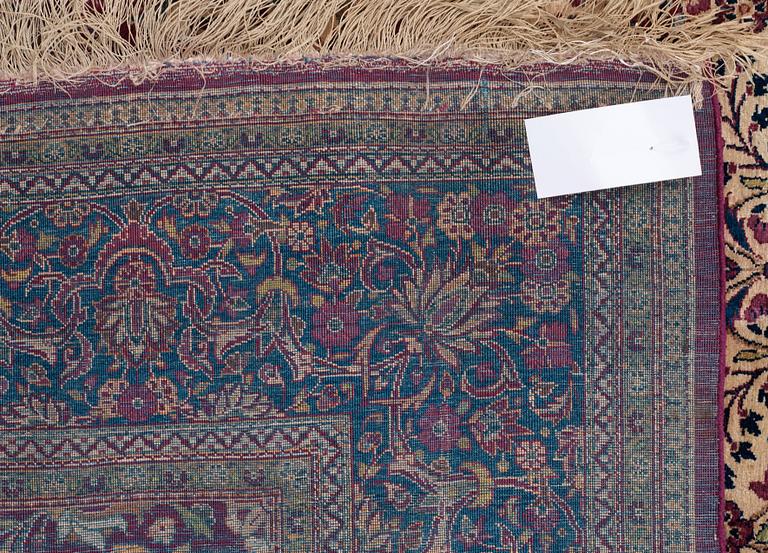 SEMI-ANTIQUE SILK KASHAN. 204,5 x 130 cm.