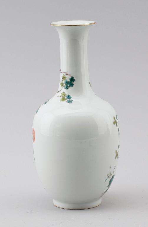 VAS, porslin, Kina, 1900-tal.