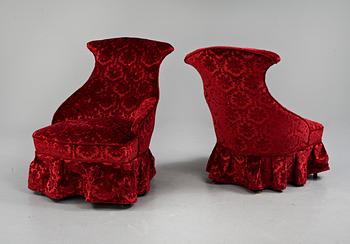 EMMAFÅTÖLJER, ett par, 1800-talets andra hälft.