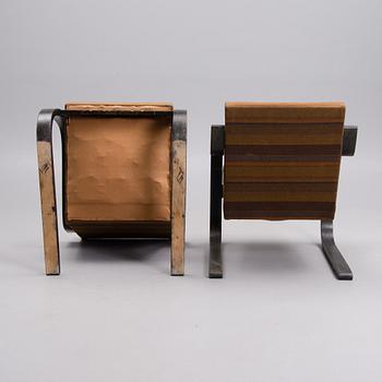 ALVAR AALTO, A PAIR OF ARMCHAIRS. NO 34/402. Manufactured by Oy Huonekalu- ja Rakennustyötehdas Ab, Turku. 1940´s.