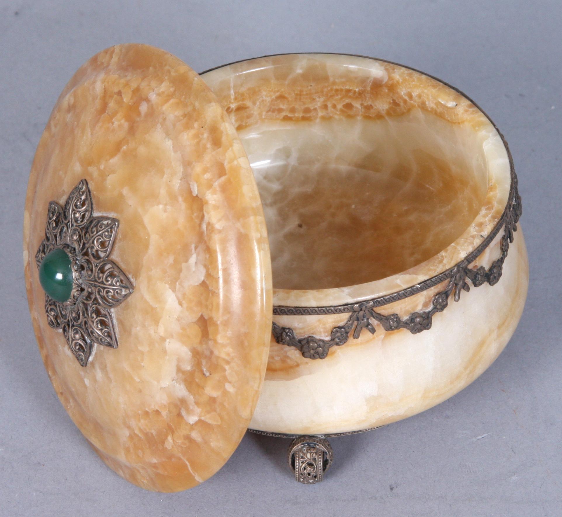 LOCKDOSA, låghaltigt silver samt sten, 1900-tal.