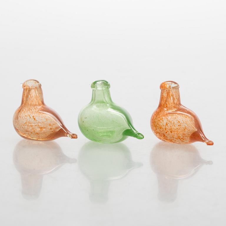 Oiva Toikka, Miniature glass birds, "Goldcrest", 3 pcs, signed Oiva Toikka Nuutajärvi.