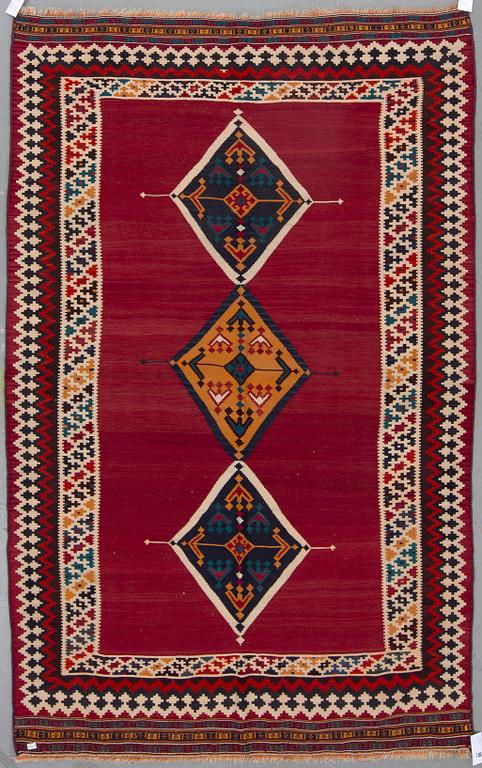 MATTA, Kelim, Shiraz. Ca 235x148 cm.