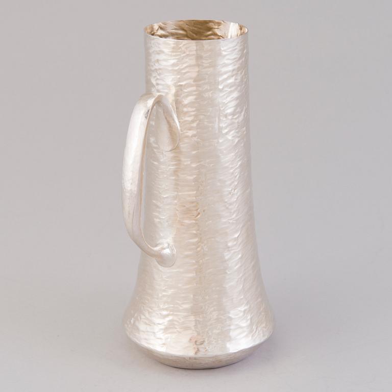 TAPIO WIRKKALA, a sterling silver pitcher and six beakers for Kultakeskus Hämeenlinna 1973.