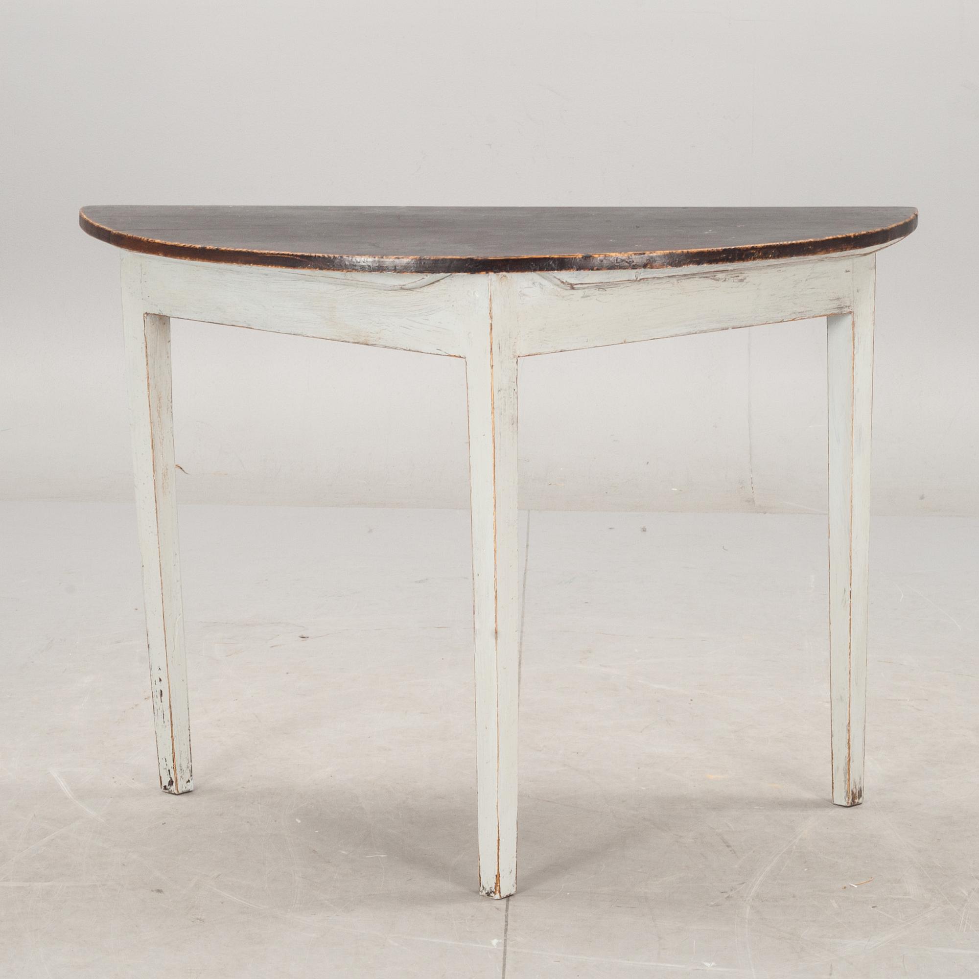 HALVMÅNEBORD, omkring 1900.