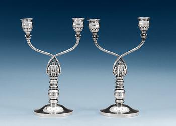 JOHAN ROHDE för Georg Jensen, kandelabrar, ett par för två ljus, Köpenhamn 1933-44,