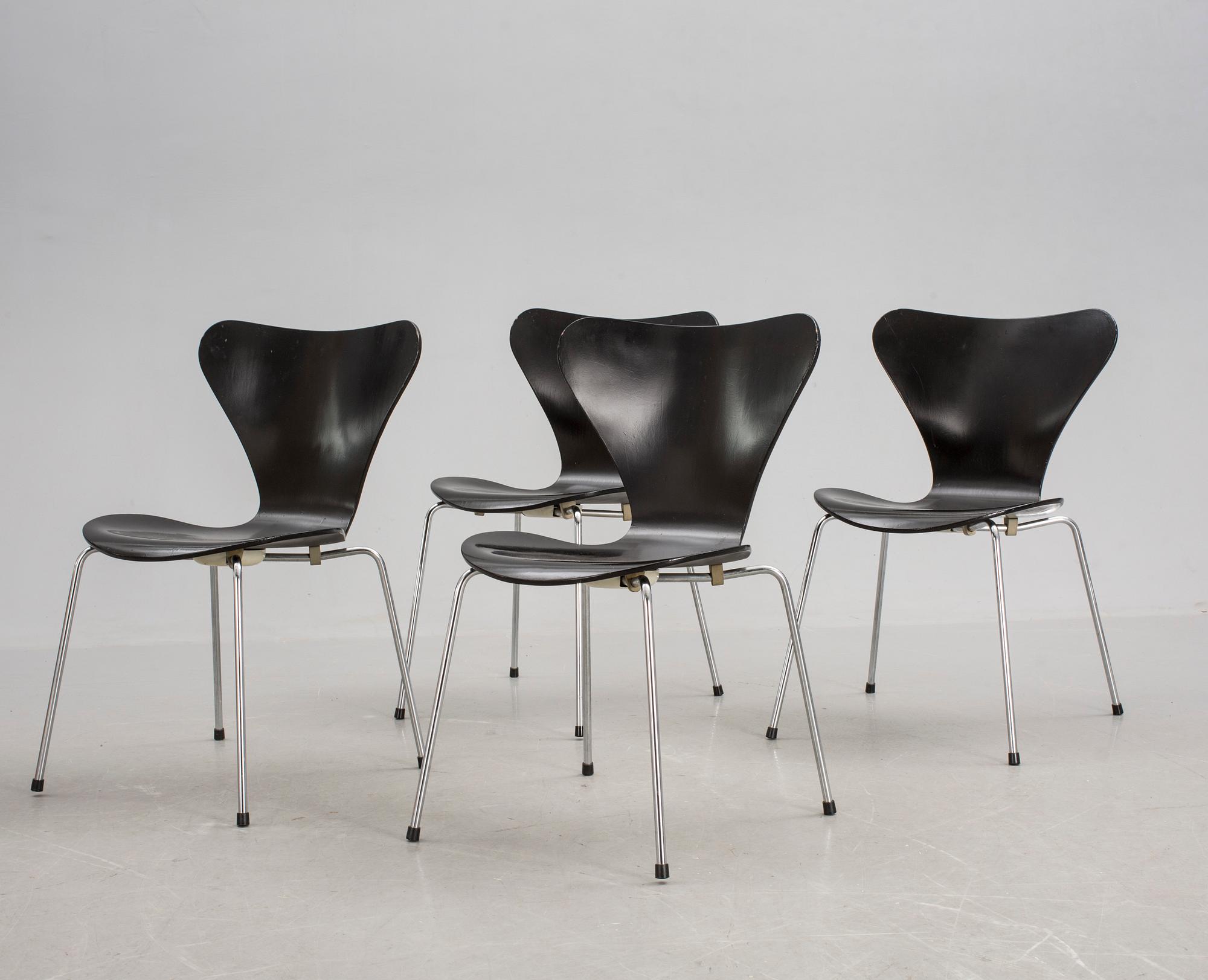 STOLAR, 4 st, "Sjuan", Arne Jacobsen och BORD, 1900-talets andra hälft.