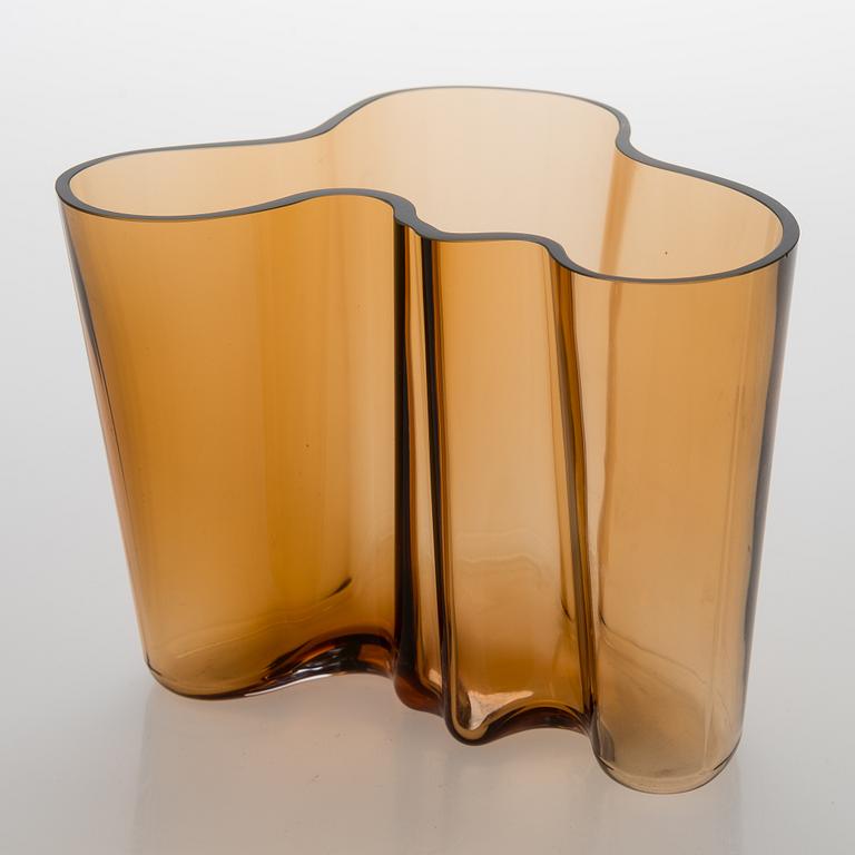 Alvar Aalto, maljakko, lasia, "Savoy", merkitty Alvar Aalto 2473/1991.