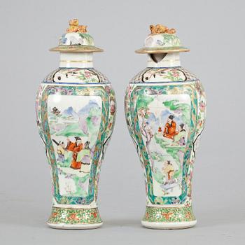 LOCKURNOR, ett par, porslin, Kina, 1800-tal.