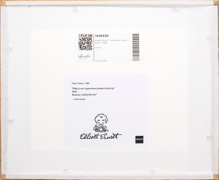 Elliott Erwitt, "Umbrella Jump in Paris", 1989.