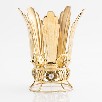 A bridal crown in silver with light blue stones.
