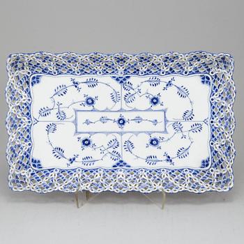 ROYAL COPENHAGEN, a "Musselmalet helblond" blue and white porcelain dish, model 1/1067, Denmark ca 1900.