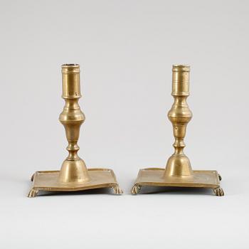 LJUSSTAKAR, 2 st, mässing, barock, 1700-tal.