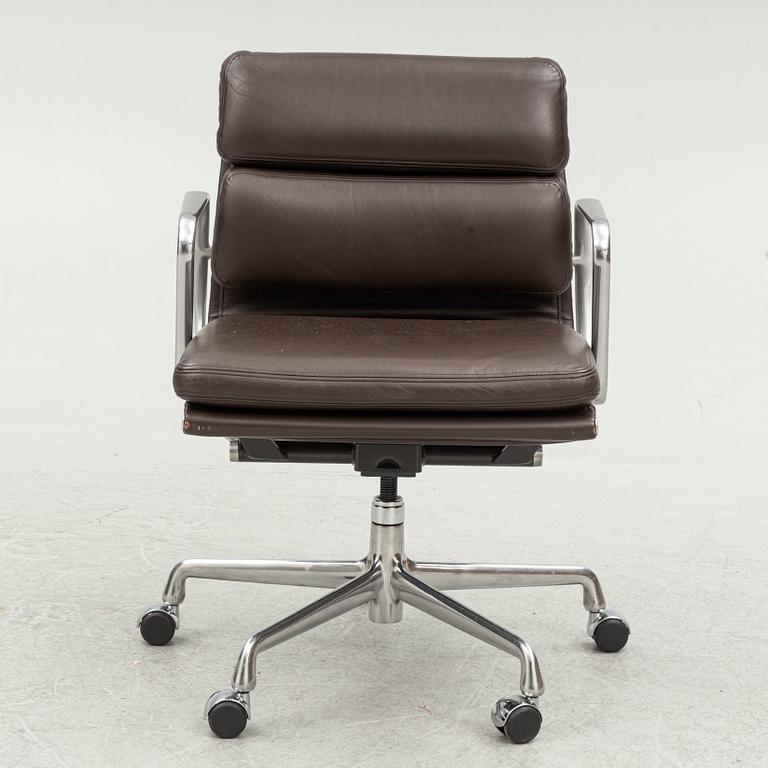 Charles & Ray Eames, skrivbordsstol, "Soft Pad Chair EA 217", Vitra.