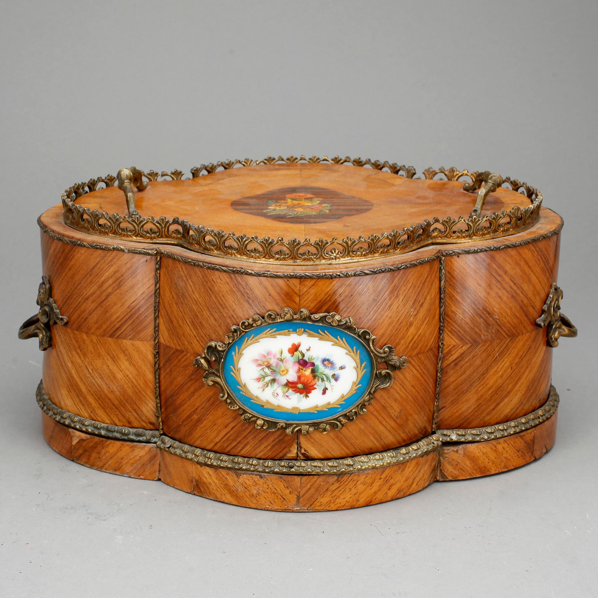 SKRIN, Louis XVI-stil, 1800-talets andra hälft.