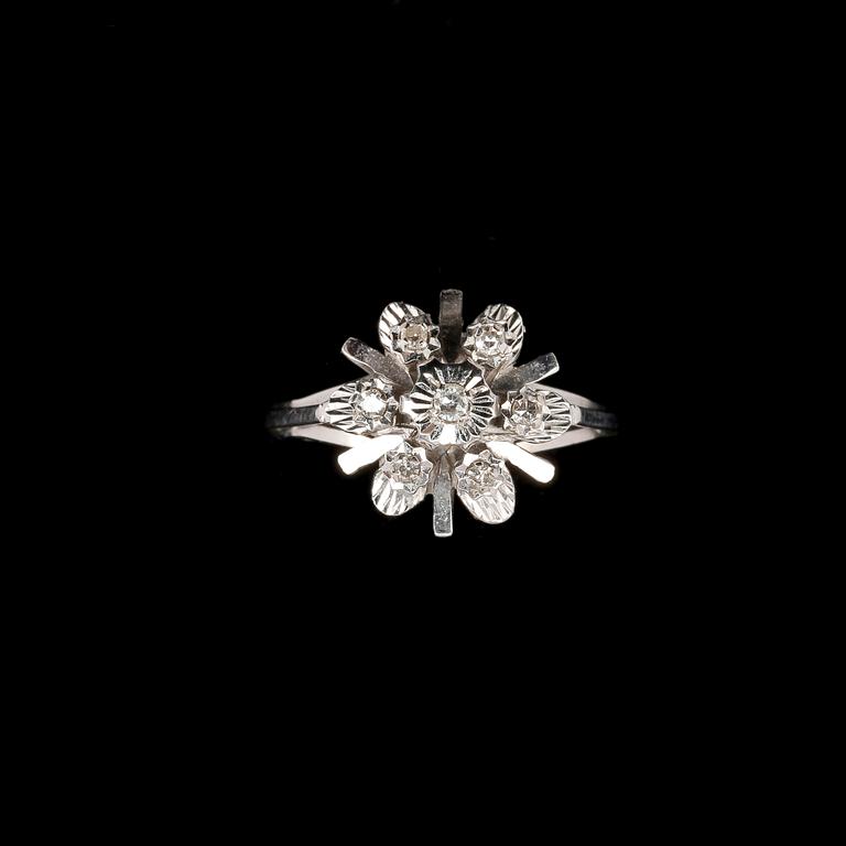 RING, 18k vitguld med briljanslipade diamanter.