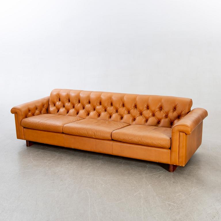 Karl Erik Ekselius, soffa , skinn, Chesterfield-modell.