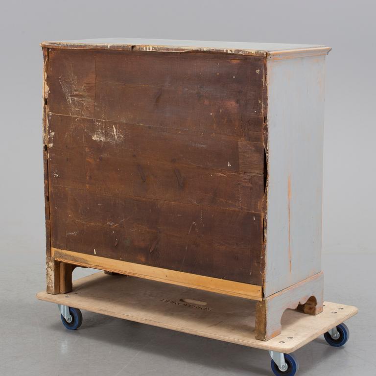 A early 1800s chest of drawers.
