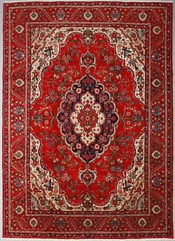 MATTA, Täbriz, ca 337 x 442 cm.