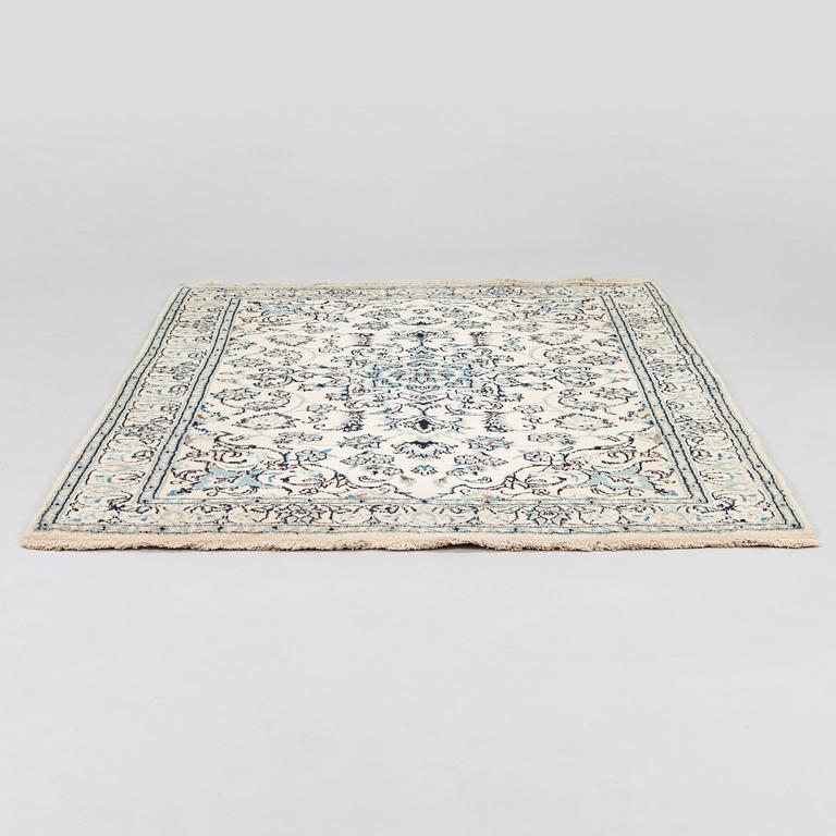 A carpet, Nain Part Silk. Ca 185 x 123 cm.