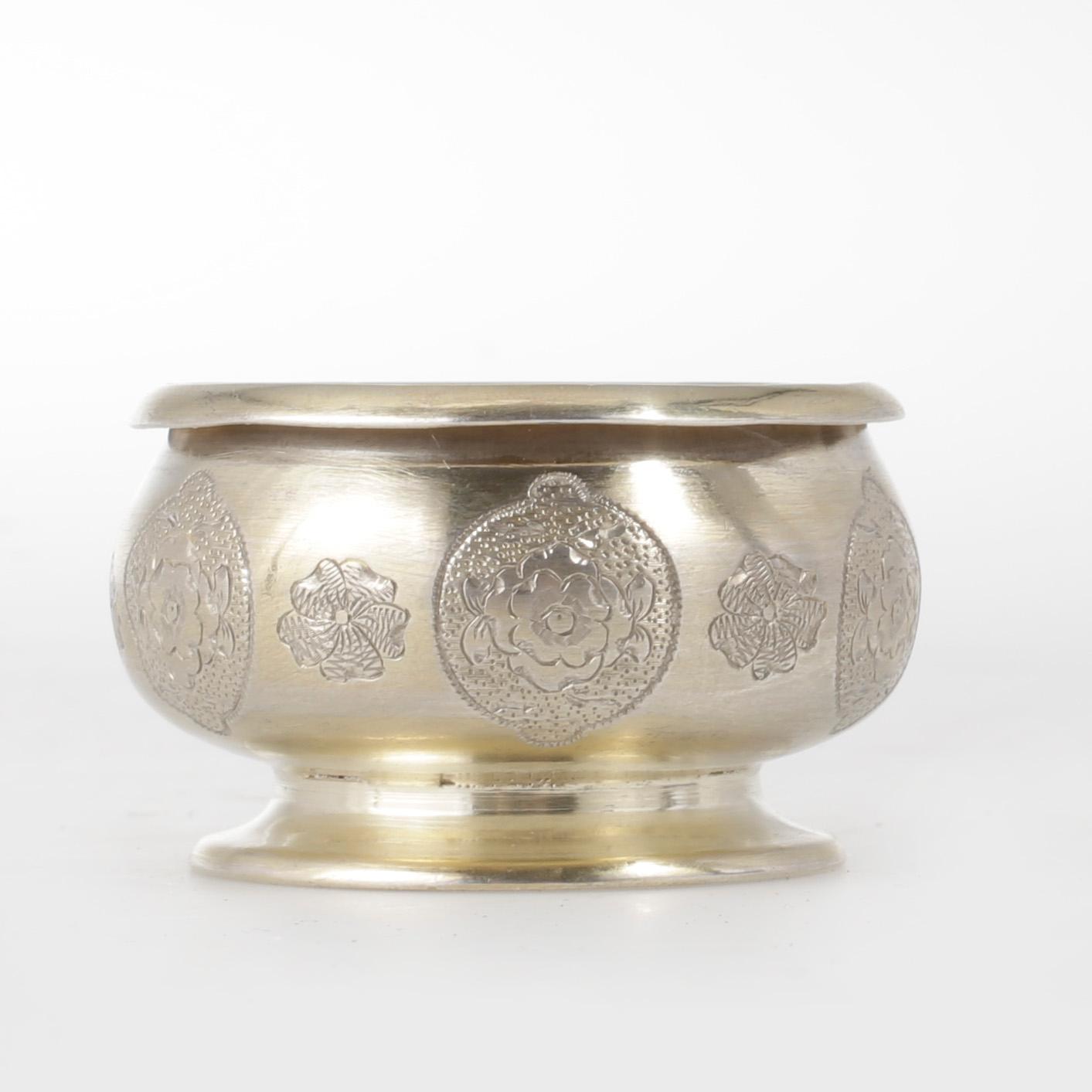 SALTKAR, silver, Moskva, 1800-talets andra hälft. Vikt ca 46 gram.
