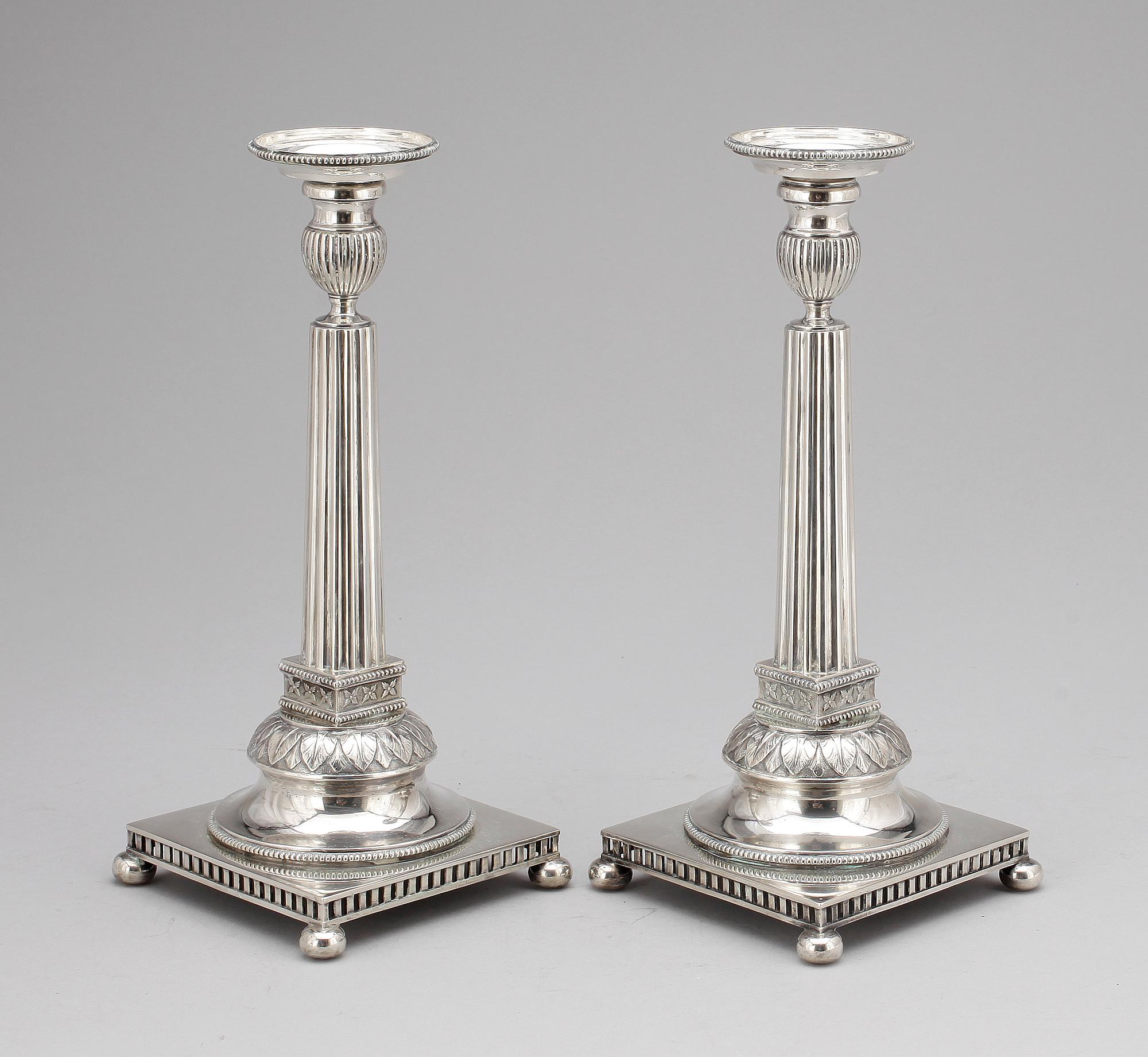 LJUSSTAKAR, ett par, silver, empirstil, J E Torsk, Stockholm, 1908. Vikt ca 990 g.