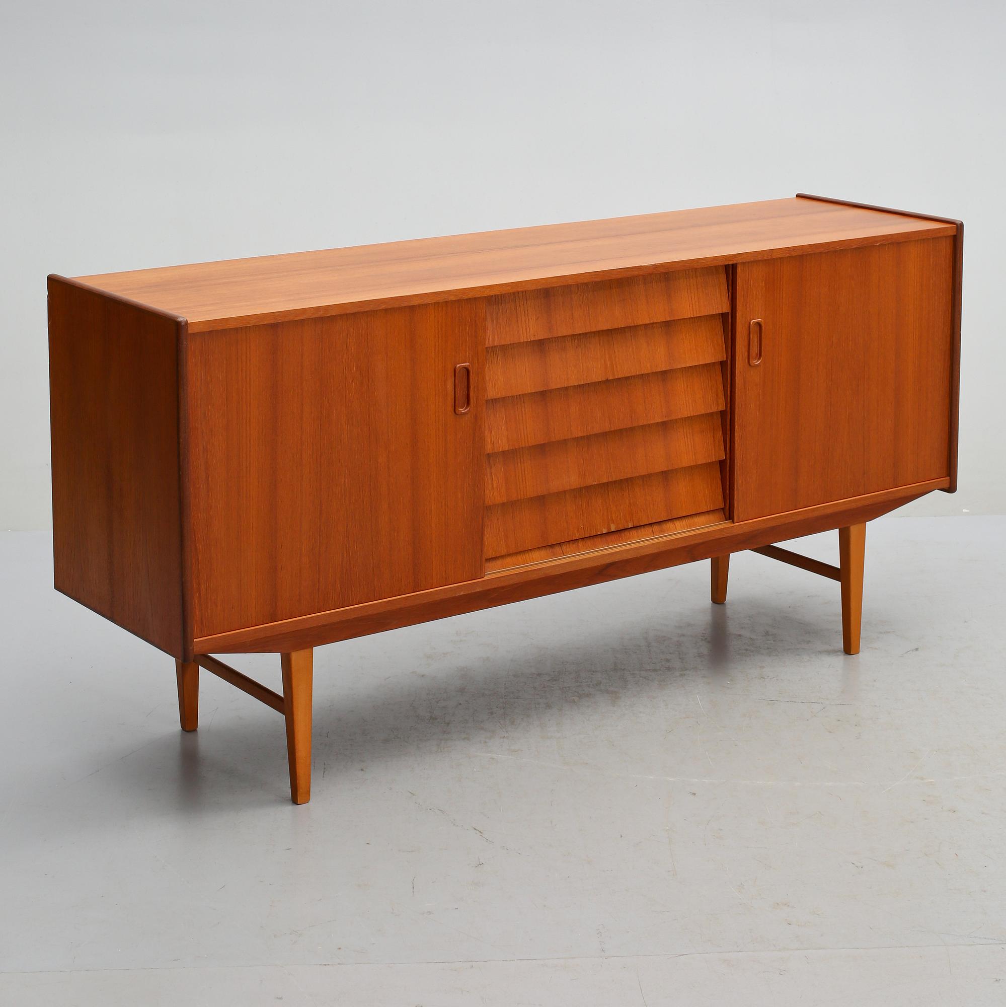 SIDEBOARD, 1900-talets tredje kvartal.