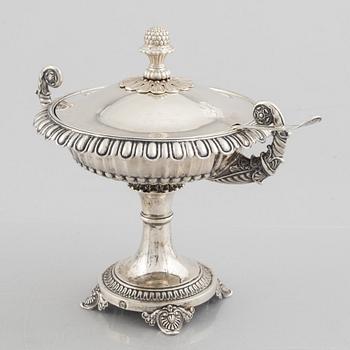 A Swedish silver sugarbowl, marks of Adolf Zethelius, Stockholm 1834.