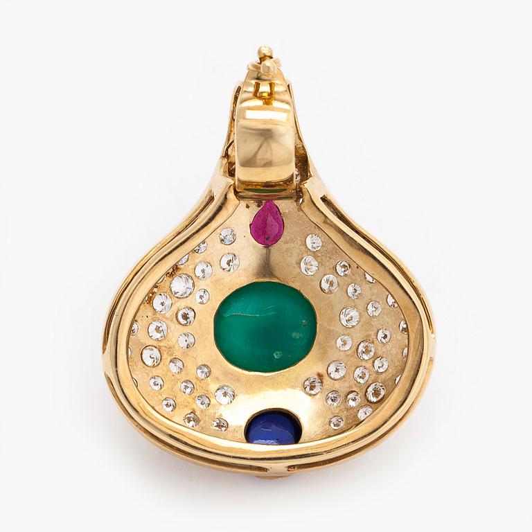 An ca. 18K gold pendant with a tourmaline, cabochon-cut emerald and sapphire and brilliant-cut diamonds.