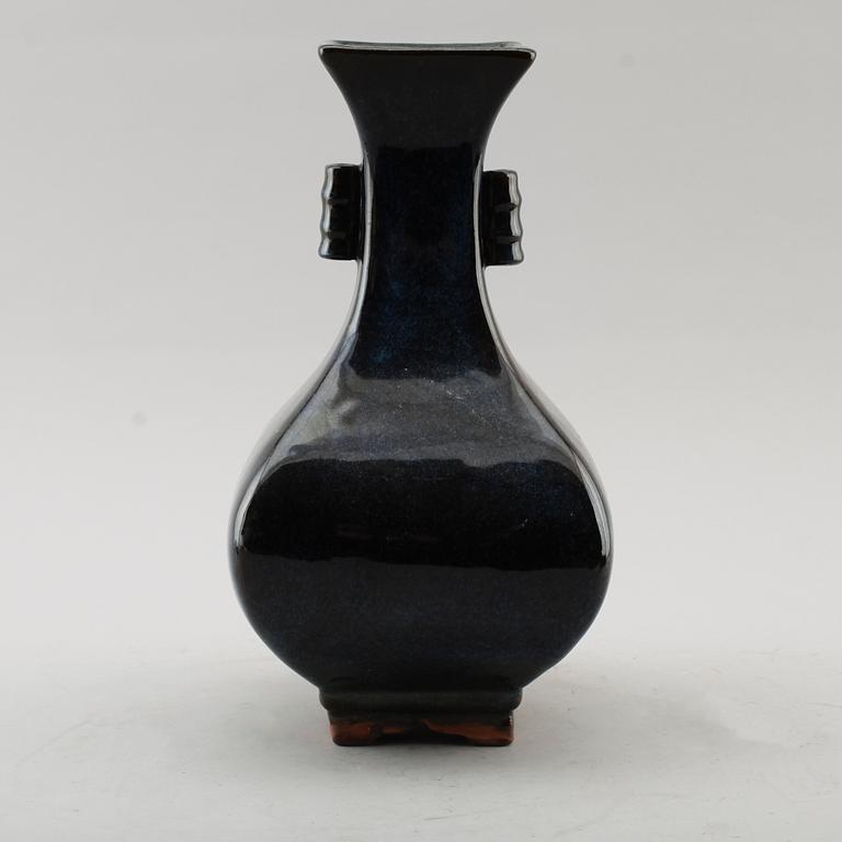VAS, porslin, Kina, 1900-tal.