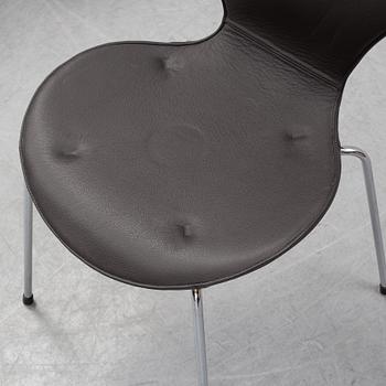 Arne Jacobsen, stolar, 4st, "Sjuan", Fritz Hansen, Danmark, 2000.