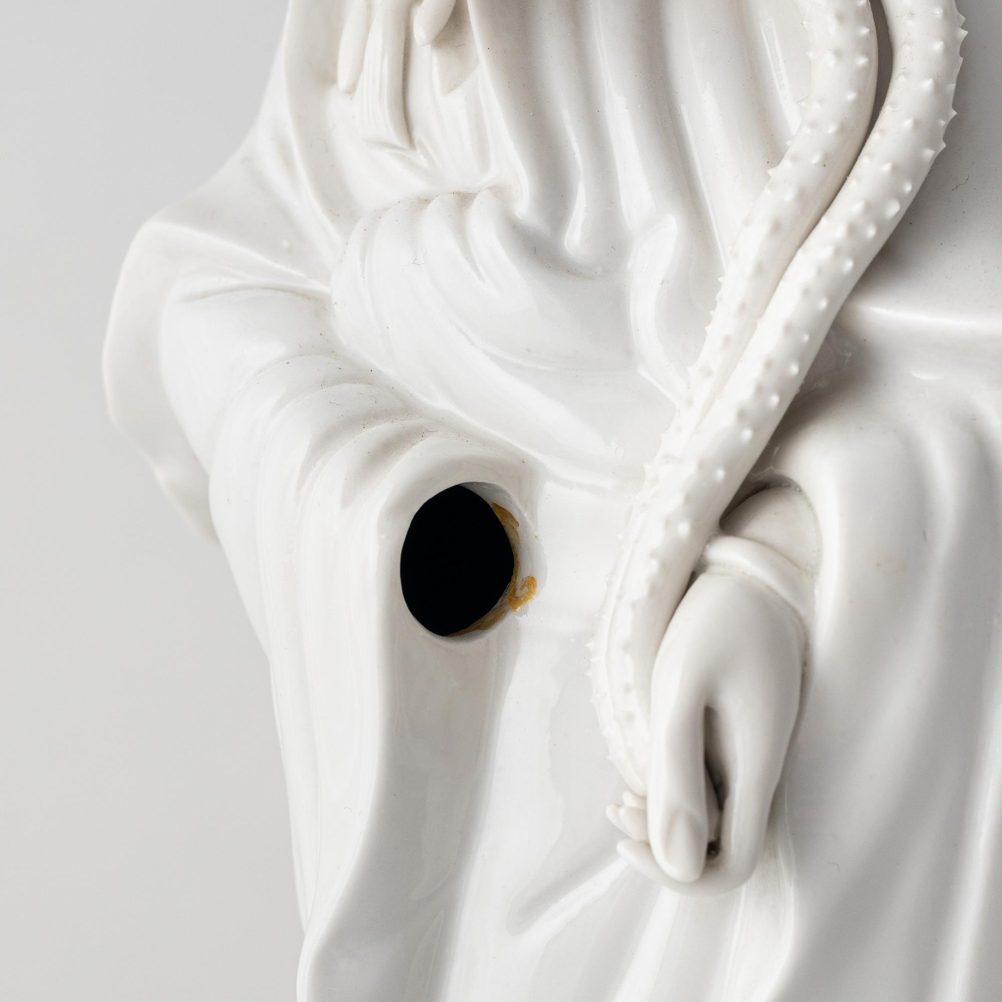 A Chinese bland cde Chine figure of a Guanyin, 20th century.