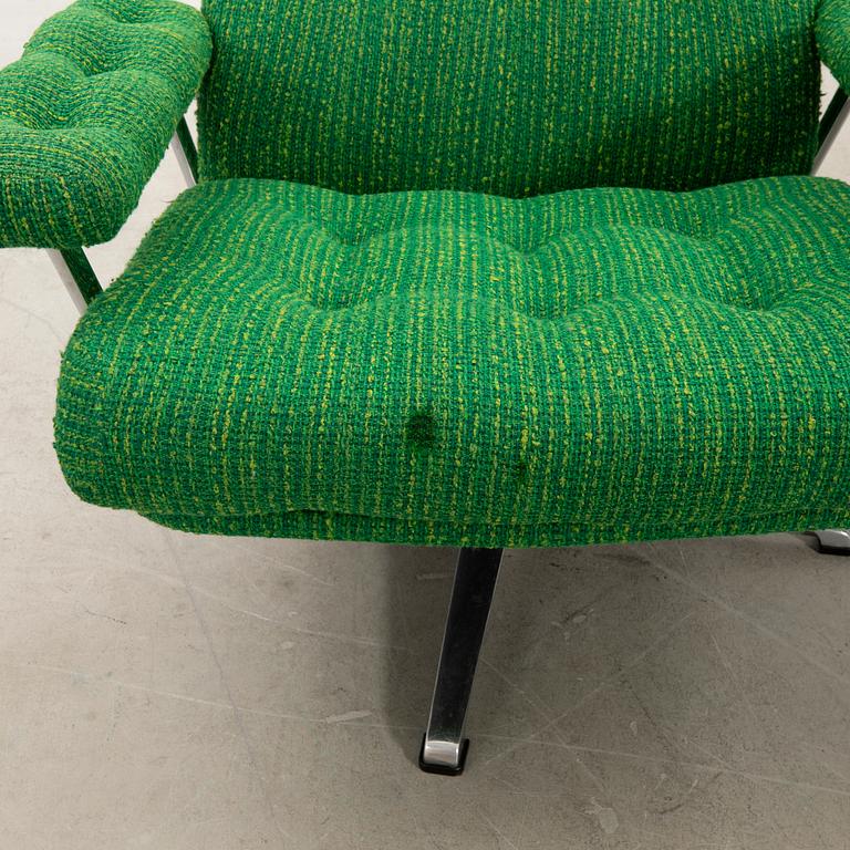 Swivel armchairs, a pair from the 1970s.