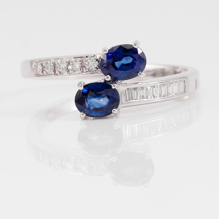 RING, 14K vitguld, safirer och diamanter.