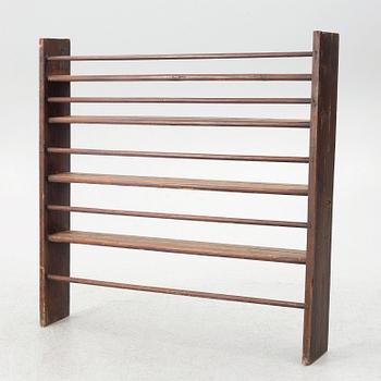 A plate rack, 19th Century.
