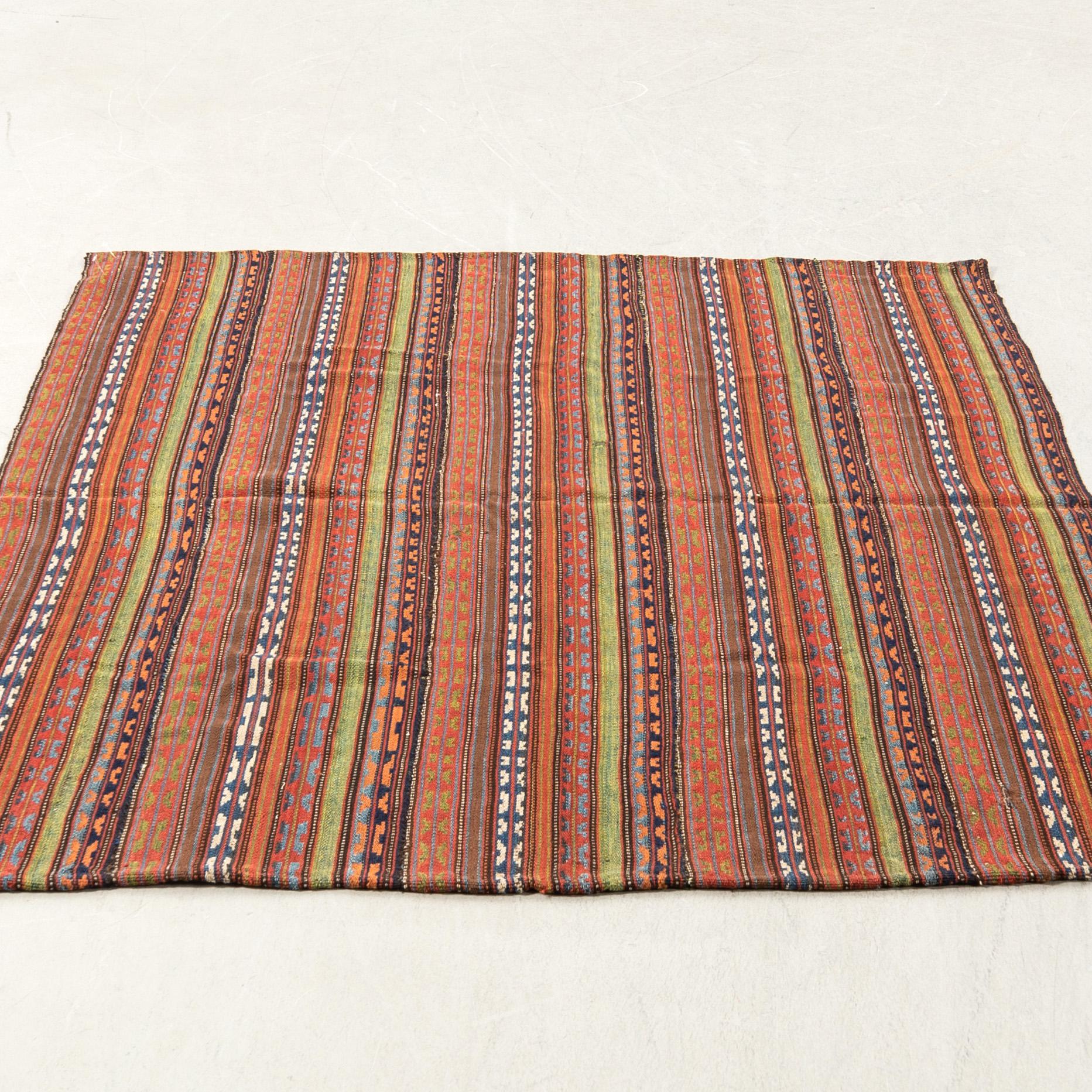 Vävnad Azerbaijan/Bidjar antik ca 150x128 cm.