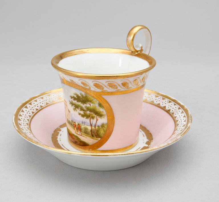 KOPP MED FAT, porslin, Dagoty a Paris, empire, Frankrike, 1800-talets första hälft.