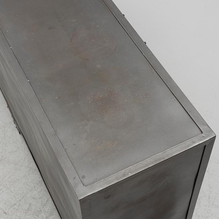 Sideboard, Manzana.