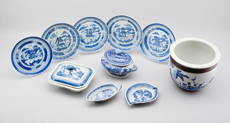 OSTINDISKA FÖREMÅL, 10 delar, porslin, 1800-/1900-tal.