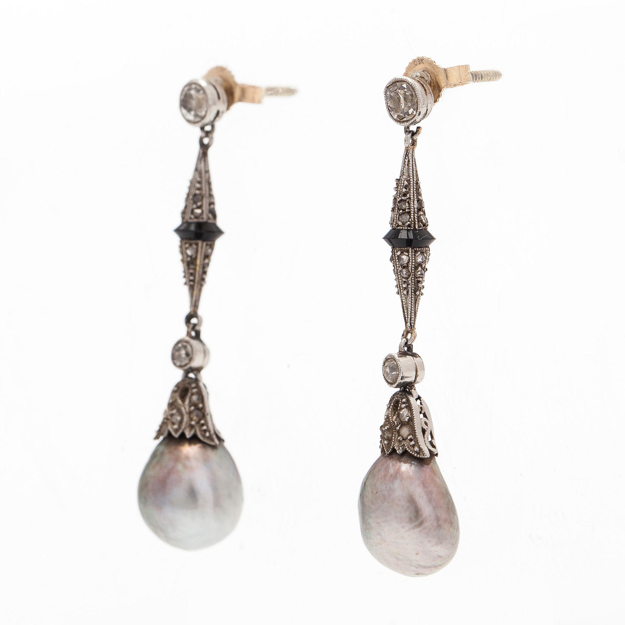 Earrings, diamonds, black stone and pearls.