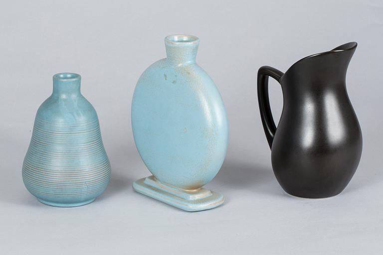 VASER, två st samt KANNA, lergods, Bo Fajans. 1930/40-tal.
