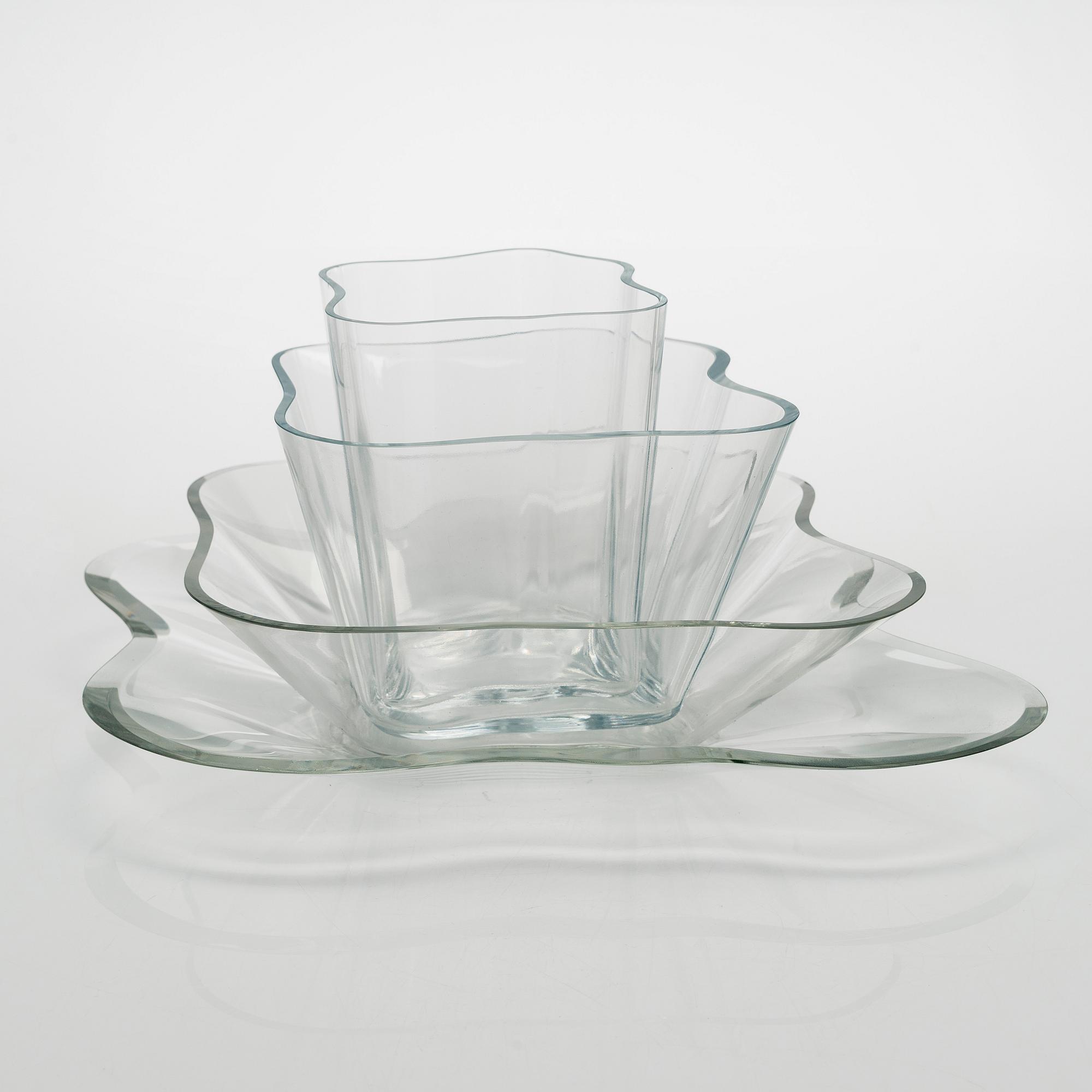 Alvar Aalto, glasskulptur, "Aalto-blomman", 4 delar, signerade Alvar Aalto och Alvar Aalto Iittala 99/1991.