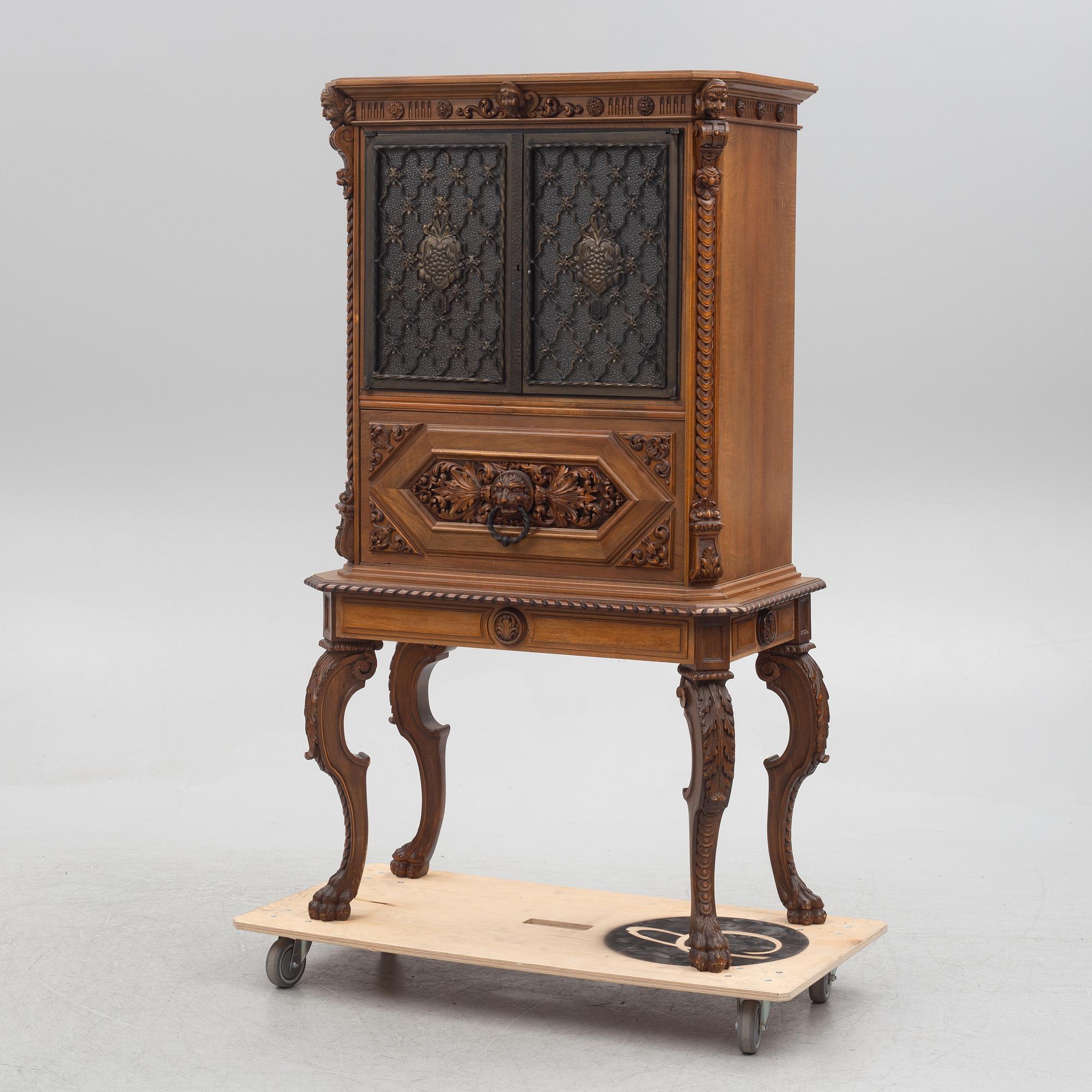 A Baroque style drinks cabinet, first half of the 20th Century.