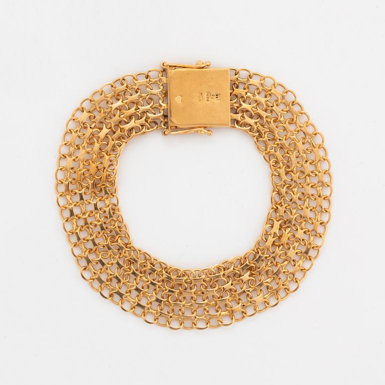 18K gold bracelet.