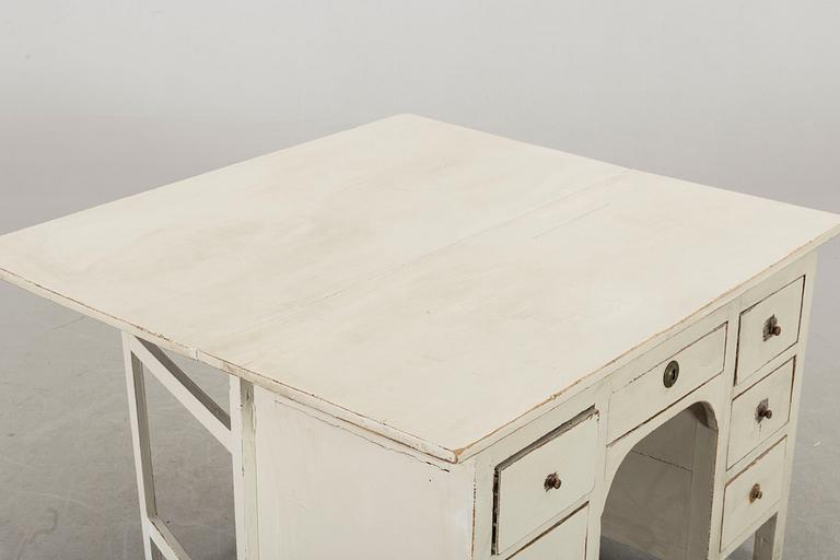 SIDEBOARD / SKRIVBORD, med slag, Sverige 1800-talets senare del.