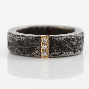 Mikael Hamma, Smide & Form, ring, oxidised iron, gold and brilliant-cut diamonds.
